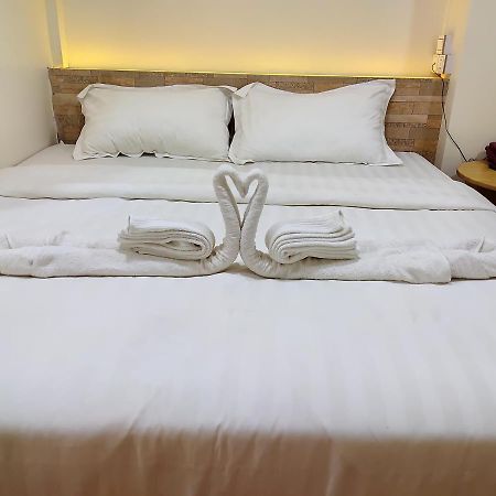 November Hostel Yangon Eksteriør bilde